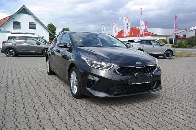Gebraucht Kia Ceed Vision 140 PS (102 kW) 2019 (1k) black pearl m Kleinwagen