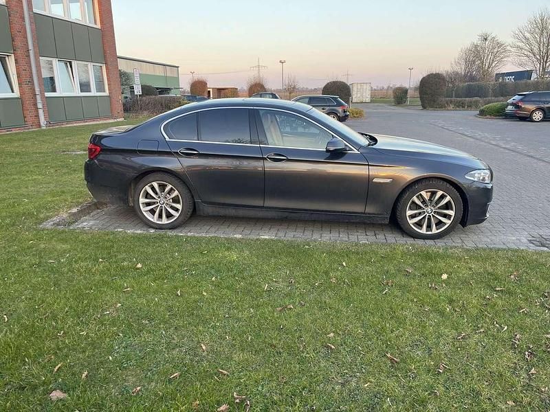 Gebraucht BMW 550 Luxury Line 449 PS (330 kW) 2016 Grau Limousine