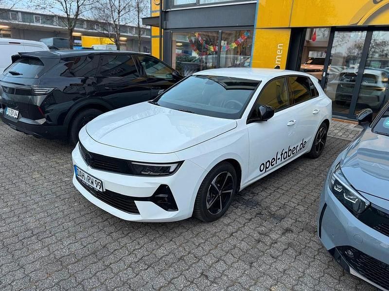 Weiß Gebraucht 2025 Opel Astra Limousine | 27.000 € (Fairer Preis) - Bild 1/4