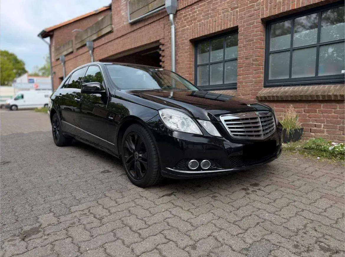 Gebraucht Mercedes E220 170 PS (125 kW) 2009 Schwarz Limousine