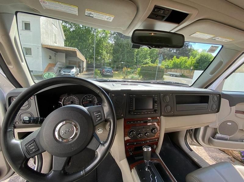 Gebraucht Jeep Commander Limited 218 PS (160 kW) 2007 Silber SUV