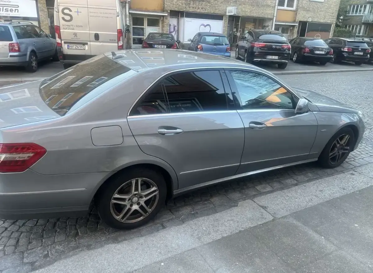 Gebraucht Mercedes E220 170 PS (125 kW) 2010 Grau Limousine