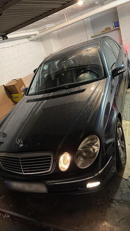 Gebraucht Mercedes E280 231 PS (169 kW) 2005 Schwarz Limousine