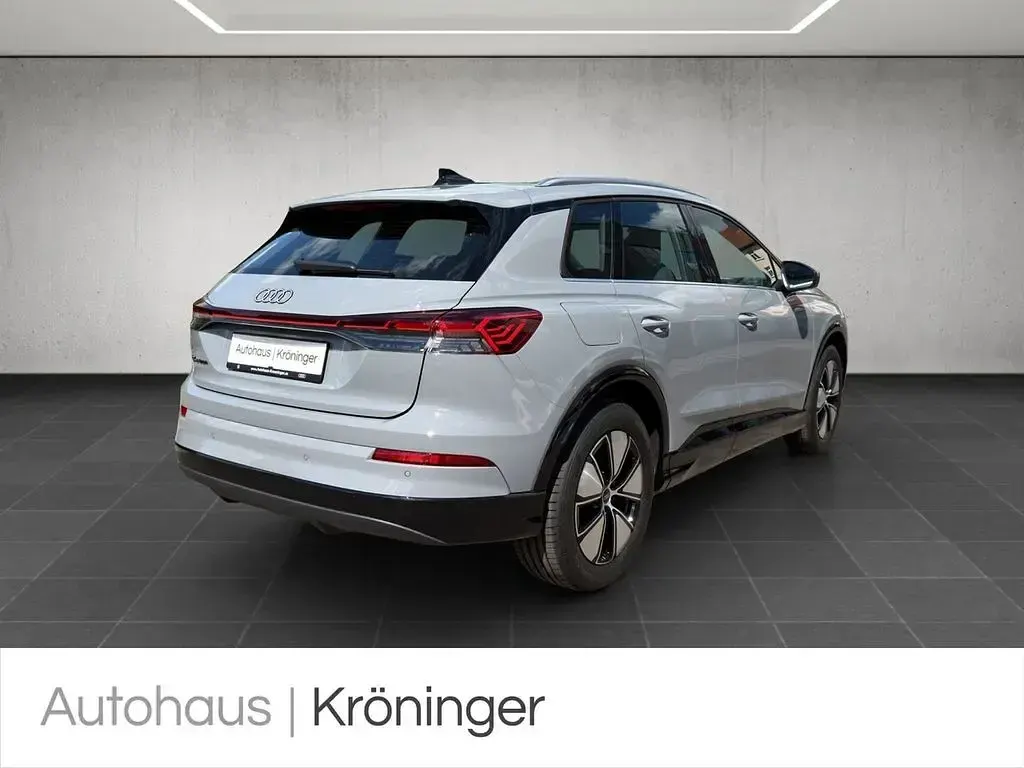 Neu Audi Q4 e-tron Sport 150 kW (204 PS) 2026 Grau SUV