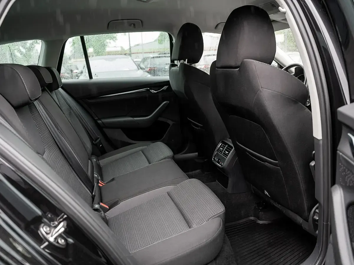 Gebraucht Skoda Octavia Ambition 150 PS (110 kW) 2022 Blackmagic Kombi