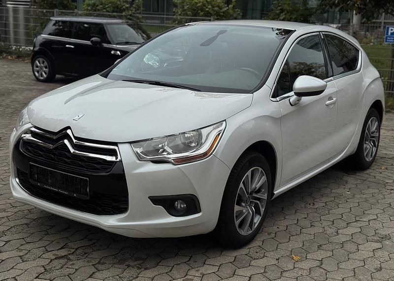 Weiß Gebraucht 2013 Citroën DS4 Chic Kleinwagen | 4.200 € (Teuer) - Bild 1/4