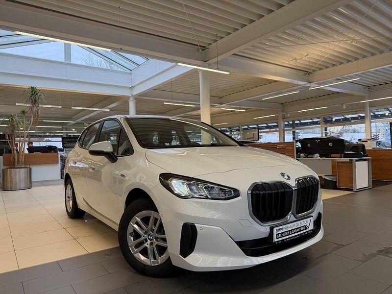 Gebraucht BMW 225 Active Tourer 245 PS (180 kW) 2022 Weiß Van / Kleinbus