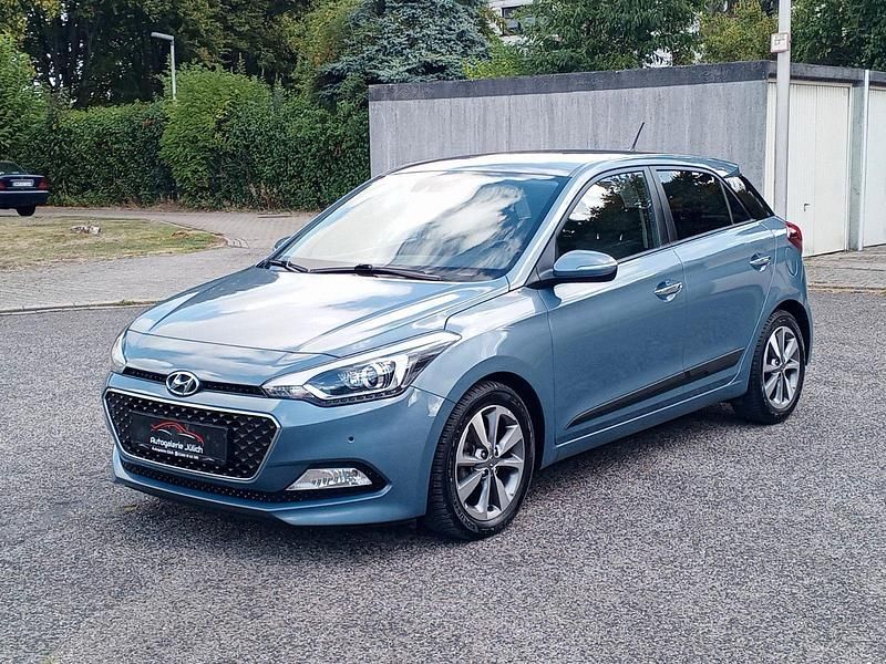 Blau Gebraucht 2015 Hyundai i20 Style Limousine | 10.999 € (Fairer Preis) - Bild 1/4