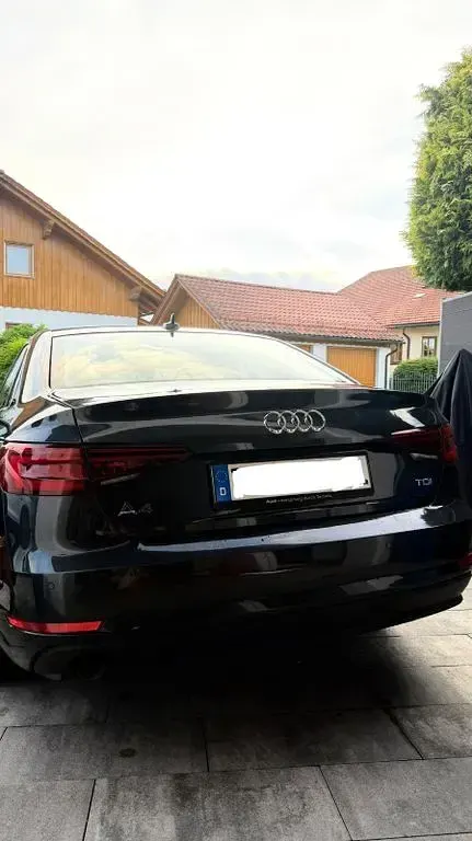 Gebraucht Audi A4 150 PS (110 kW) 2017 Grau Limousine
