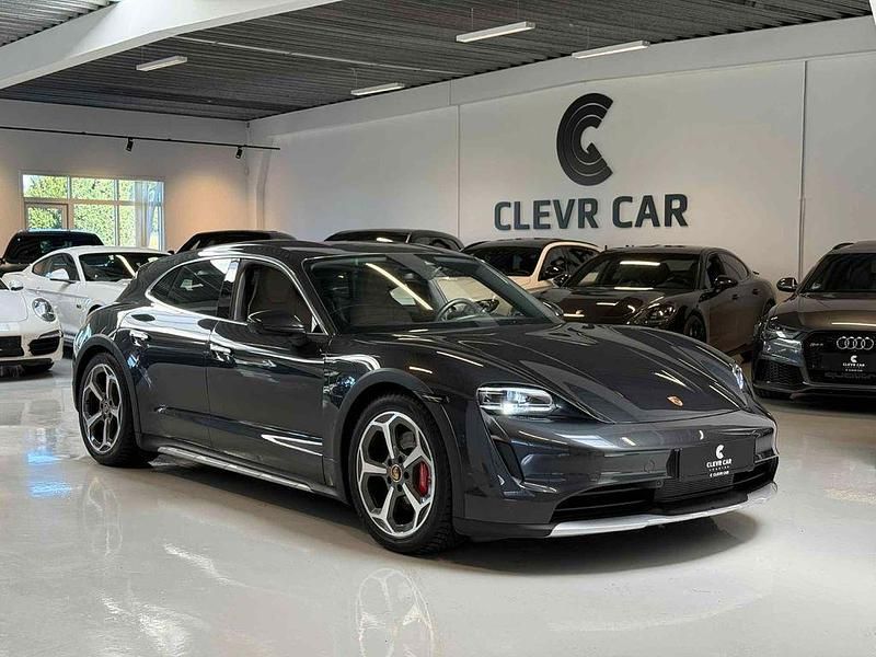 Grau Gebraucht 2021 Porsche Taycan Performance Package Limousine | 68.379 € (Superpreis) - Bild 1/4