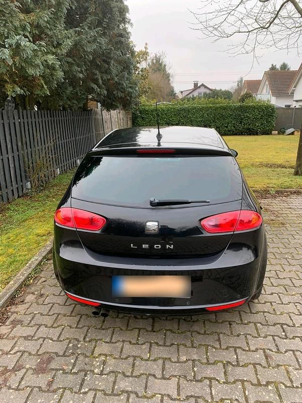 Usado Seat Leon 125 CV (91 kW) 2012 Negro Coupe