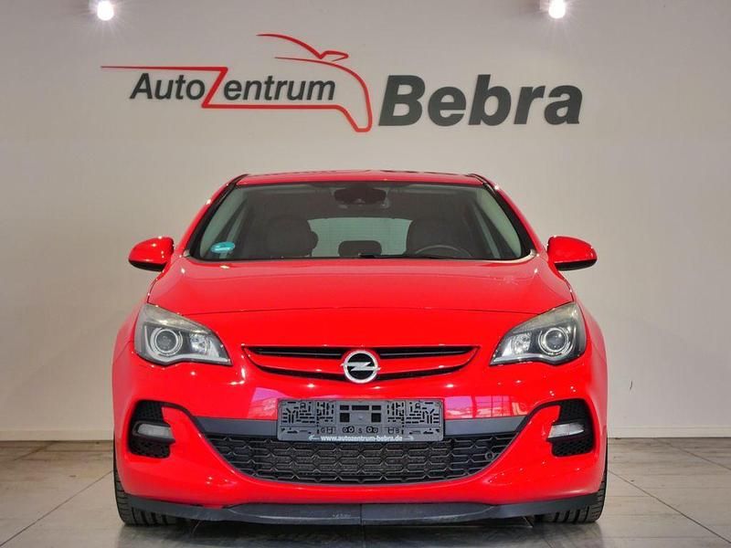 Gebraucht Opel Astra 194 PS (142 kW) 2012 Rot Limousine