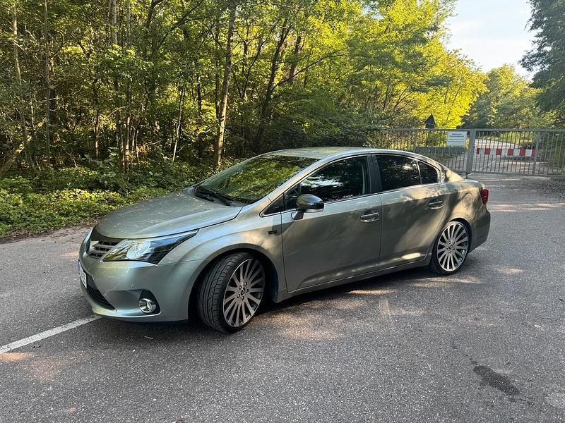 Andere farben Gebraucht 2012 Toyota Avensis T2 Limousine | 9.500 € (Fairer Preis) - Bild 1/4