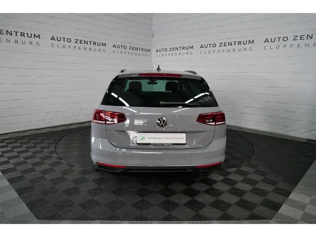 Gebraucht VW Passat Business 200 PS (147 kW) 2023 Grau Kombi