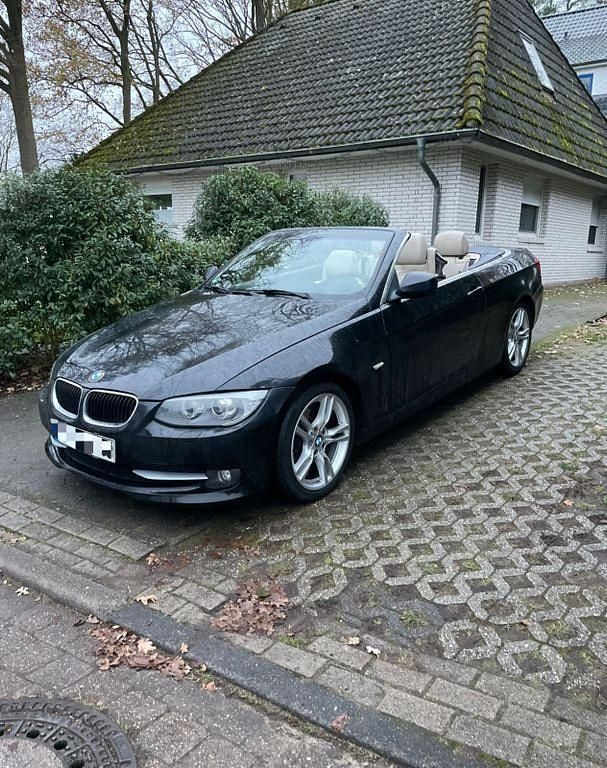 Schwarz Gebraucht 2011 BMW 320 Cabriolet Cabrio | 8.150 € (Superpreis) - Bild 1/4
