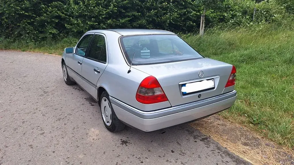 Gebraucht Mercedes C180 Elegance 122 PS (89 kW) 1993 Silber Limousine