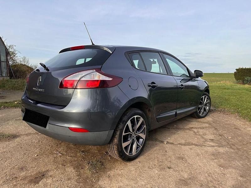 Gebraucht Renault Mégane 110 PS (80 kW) 2015 Grau Limousine