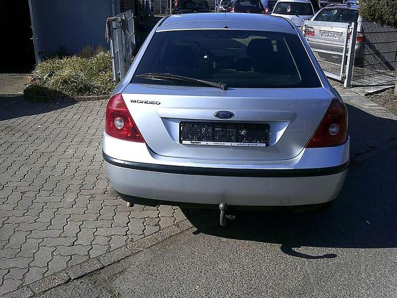Gebraucht Ford Mondeo Ghia 125 PS (91 kW) 2003 Grau Limousine