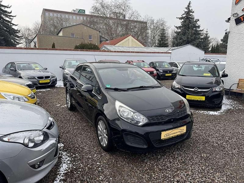 Gebraucht Kia Rio Edition 7 86 PS (63 kW) 2012 Schwarz Limousine