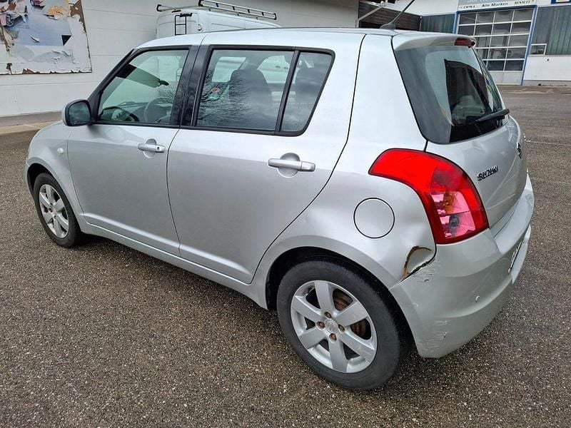 Gebraucht Suzuki Swift 92 PS (67 kW) 2010 Silber Kleinwagen