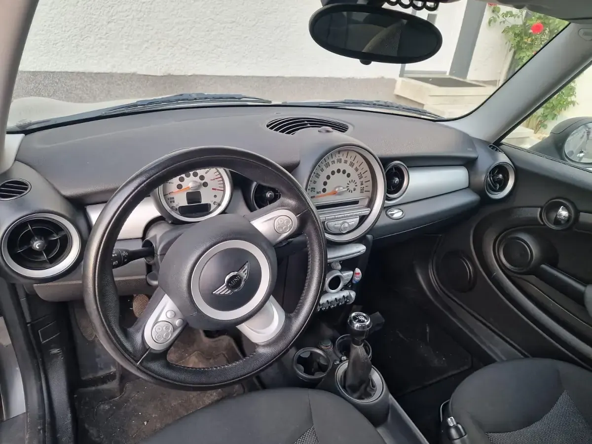Gebraucht Mini Cooper 75 PS (55 kW) 2009 Schwarz Kleinwagen