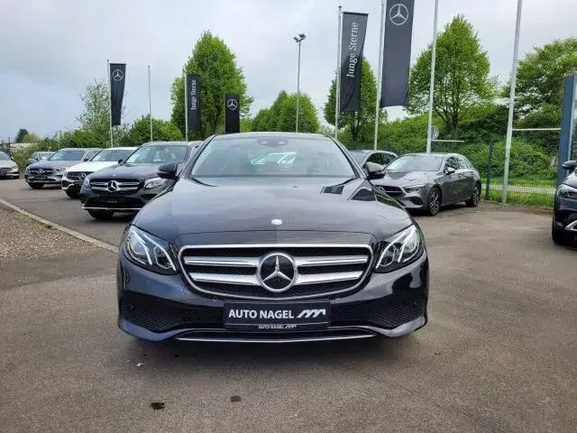 Gebraucht Mercedes E220 Avantgarde 194 PS (142 kW) 2016 Schwarz Limousine