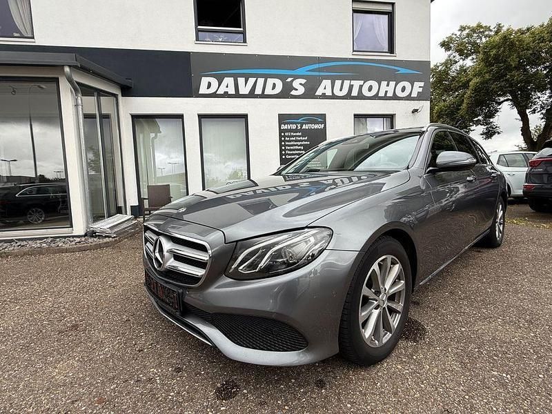 Grau Gebraucht 2017 Mercedes E220 Avantgarde Limousine | 17.999 € (Guter Preis) - Bild 1/4