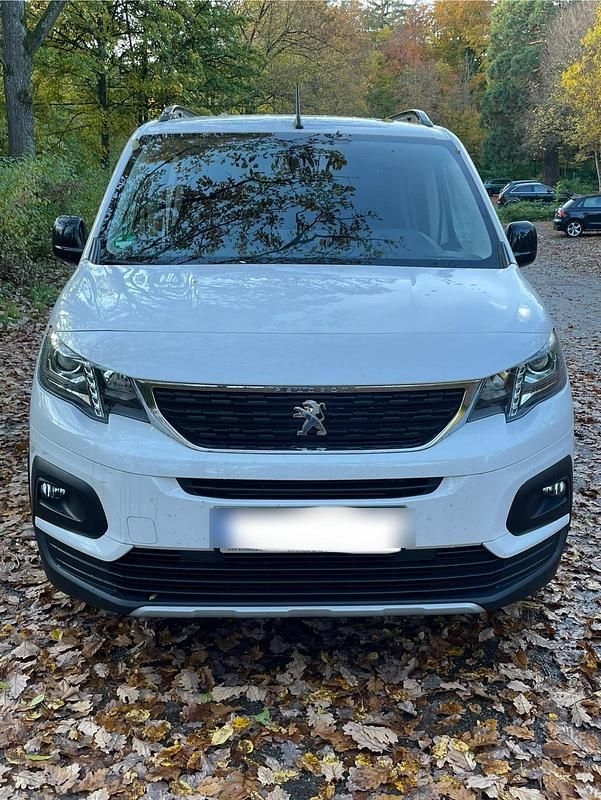 Weiß Gebraucht 2023 Peugeot Rifter Allure Van / Kleinbus | 21.900 € (Superpreis) - Bild 1/4