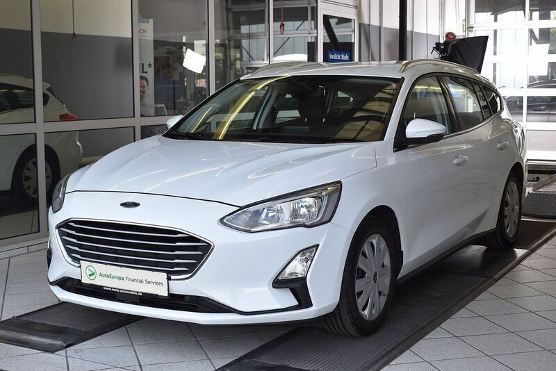 Weiß Gebraucht 2019 Ford Focus Cool & Connect Limousine | 10.400 € (Fairer Preis) - Bild 1/4
