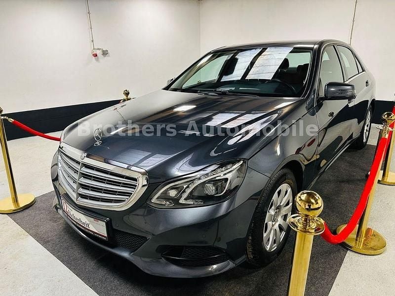 Grau Gebraucht 2014 Mercedes E300 Limousine | 15.700 € (Fairer Preis) - Bild 1/4