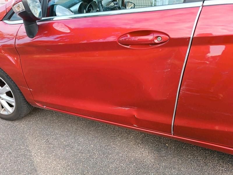 Rot Gebraucht 2008 Ford Fiesta Ghia Kleinwagen | 2.800 € - Bild 1/4