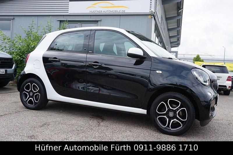 Schwarz Gebraucht 2019 Smart ForFour Passion Kleinwagen | 13.222 € (Fairer Preis) - Bild 1/4