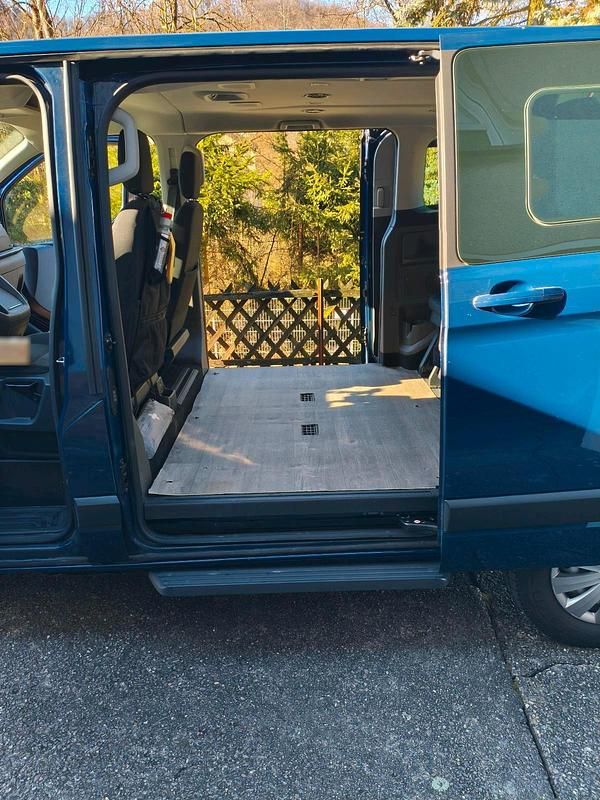 Gebraucht Ford Tourneo 131 PS (96 kW) 2021 Blau Van / Kleinbus