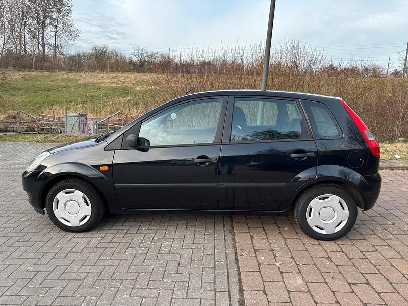 Gebraucht Ford Fiesta 60 PS (44 kW) 2005 Schwarz Kleinwagen