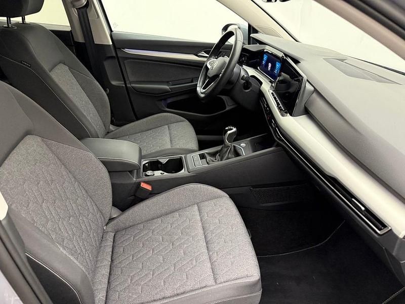 Gebraucht VW Golf VIII Move 110 PS (80 kW) 2024 Grau Kombi