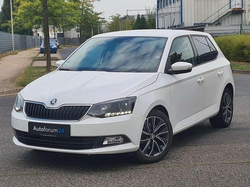 Weiß Gebraucht 2017 Skoda Fabia Ambition Kleinwagen | 12.399 € (Fairer Preis) - Bild 1/4