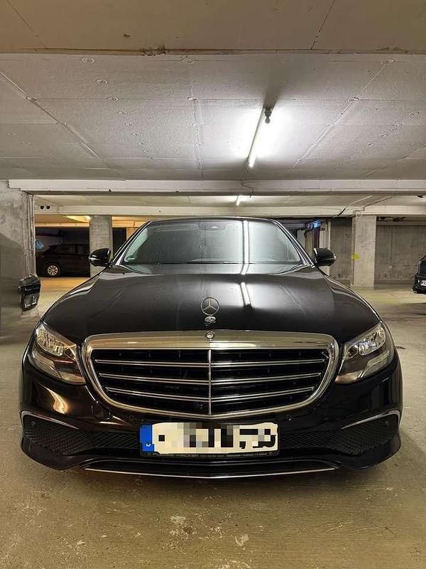 Gebraucht Mercedes E220 194 PS (142 kW) 2016 Schwarz Limousine