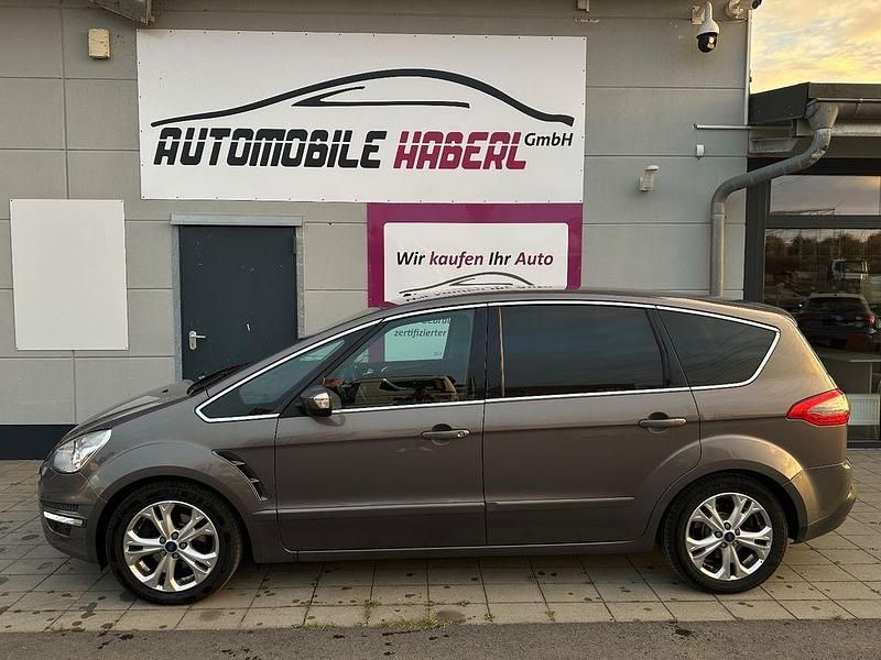 Braun Gebraucht 2013 Ford S-MAX Titanium Van / Kleinbus | 3.780 € (Superpreis) - Bild 1/4
