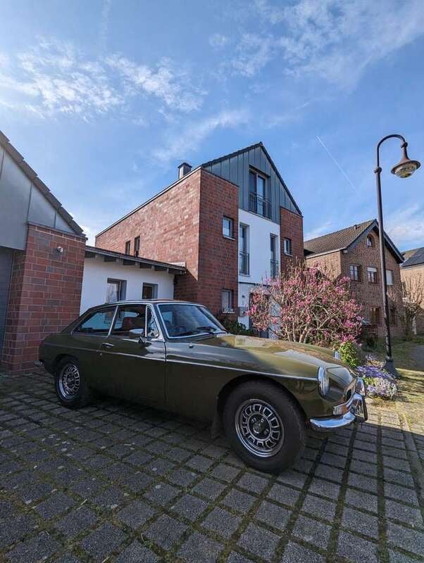Grün Gebraucht 1974 MG B GT Coupé | 24.500 € - Bild 1/4