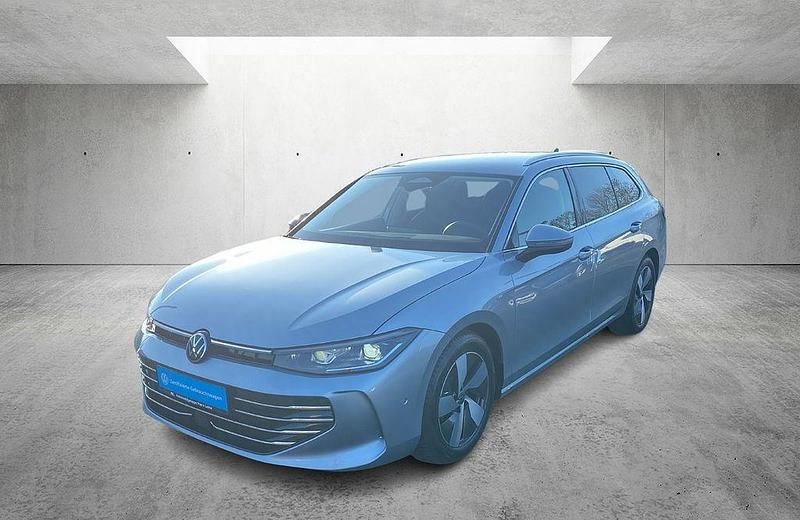 Gebraucht VW Passat Elegance 150 PS (110 kW) 2025 Silber Kombi