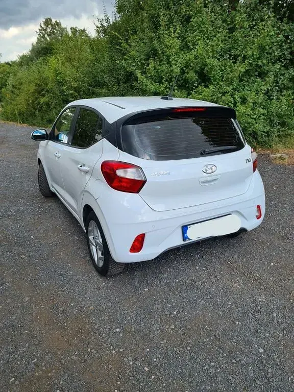 Gebraucht Hyundai i10 Trend 84 PS (61 kW) 2021 Weiß Kleinwagen