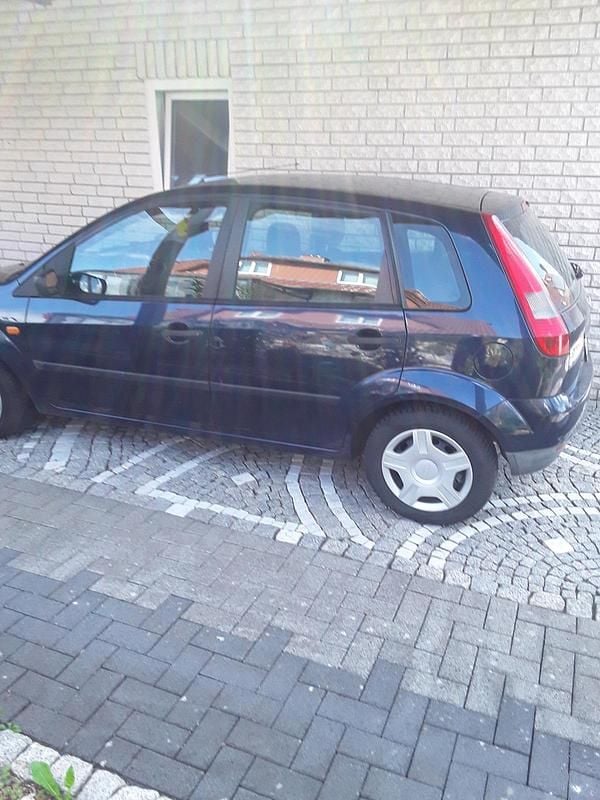Blau Gebraucht 2003 Ford Fiesta Kleinwagen | 220 € (Superpreis) - Bild 1/4