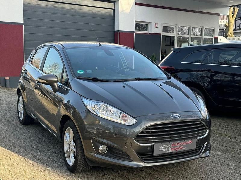 Gebraucht Ford Fiesta Titanium 101 PS (74 kW) 2017 Grau Limousine