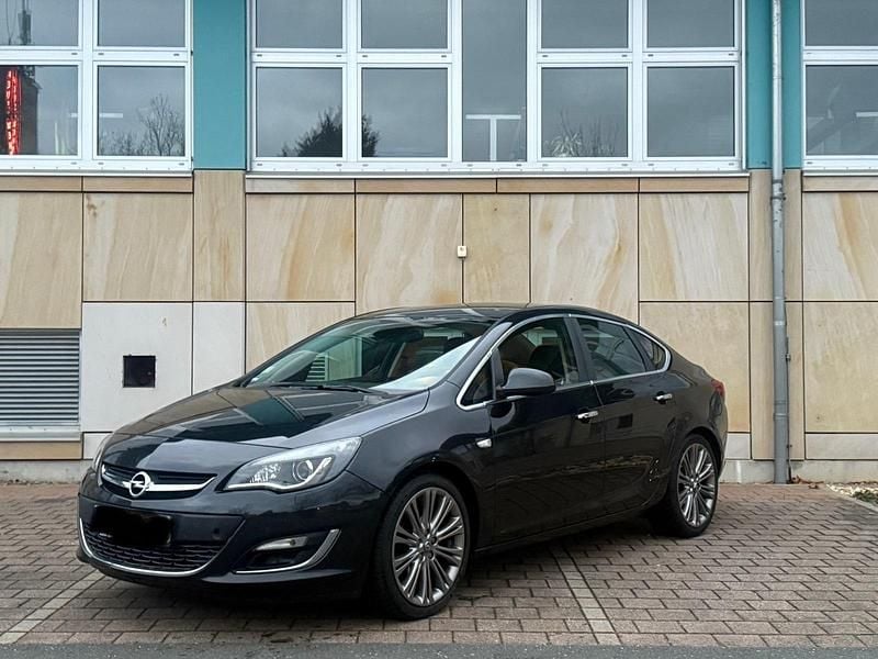 Schwarz Gebraucht 2012 Opel Astra Limousine | 3.499 € (Guter Preis) - Bild 1/4