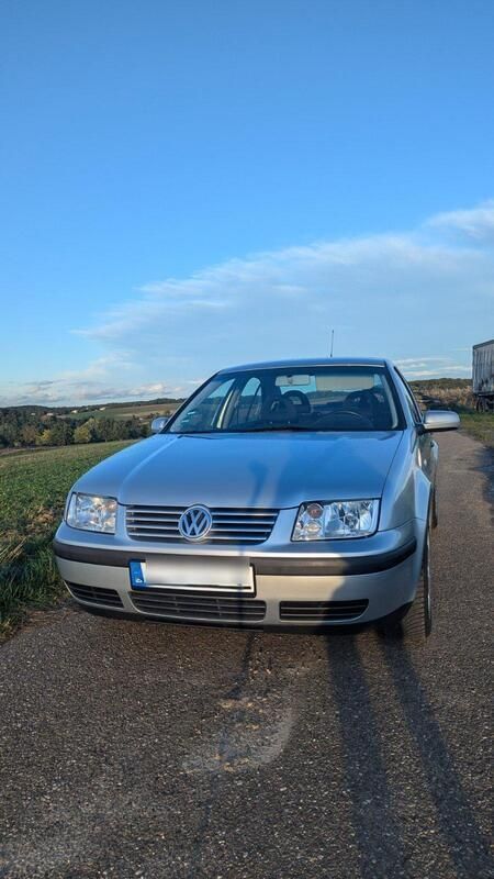 Silber Gebraucht 2000 VW Bora Limousine | 1.600 € (Fairer Preis) - Bild 1/4