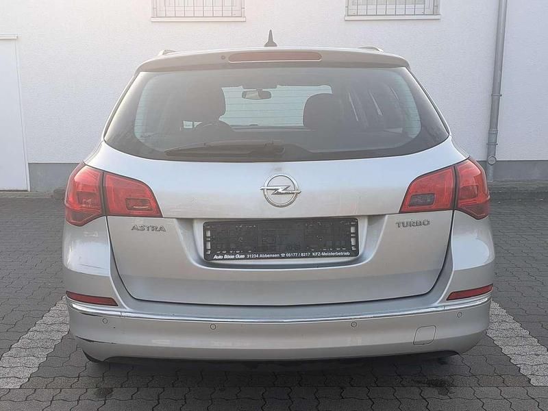 Gebraucht Opel Astra Edition 140 PS (102 kW) 2014 Argon silber/ice silver (m2) Kombi