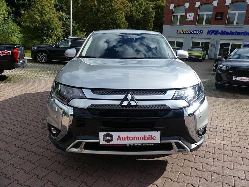 Gebraucht Mitsubishi Outlander 150 PS (110 kW) 2018 Silber SUV