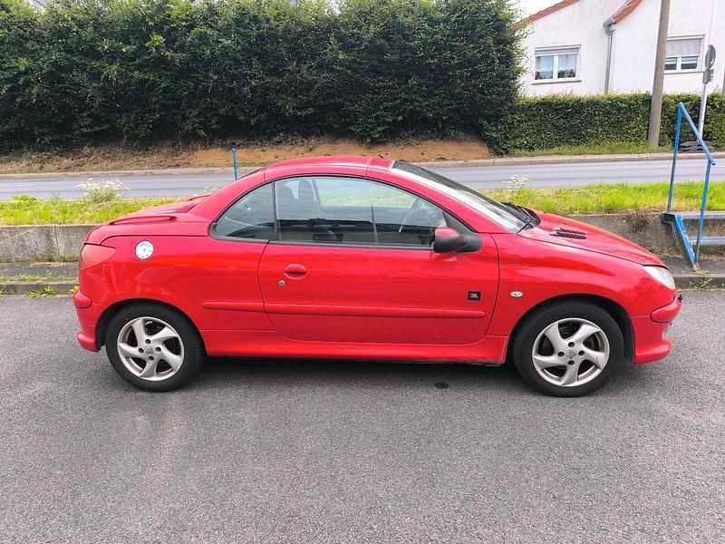 Rot Gebraucht 2006 Peugeot 206 CC Cabrio | 1.100 € - Bild 1/4