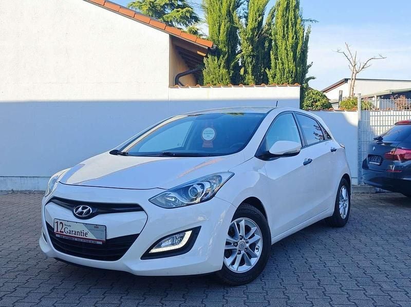 Creamy white Gebraucht 2013 Hyundai i30 Classic Kleinwagen | 7.390 € (Fairer Preis) - Bild 1/4