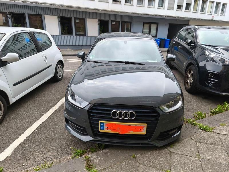 Grau Gebraucht 2016 Audi A1 Sportback Sport Kleinwagen | 12.500 € (Fairer Preis) - Bild 1/4